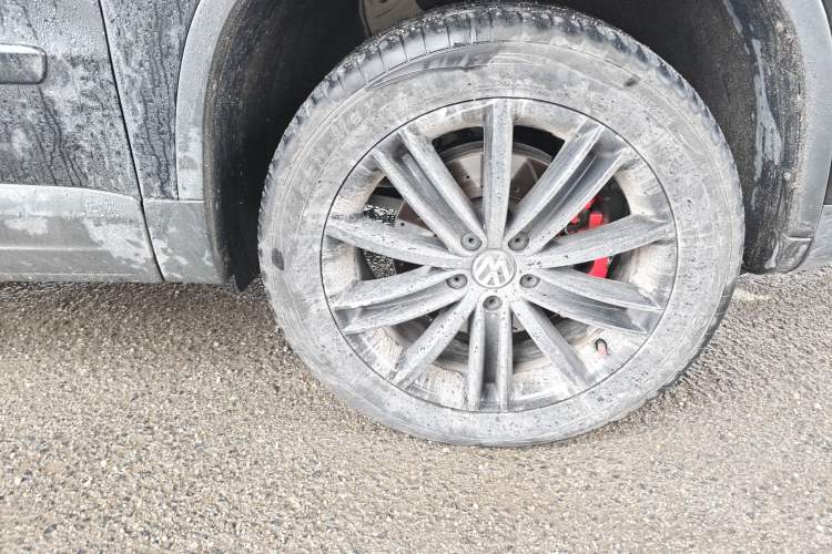 Used Volkswagen Tiguan 2009 2.0 TSI Luxury Edition Right Front Wheel Hub