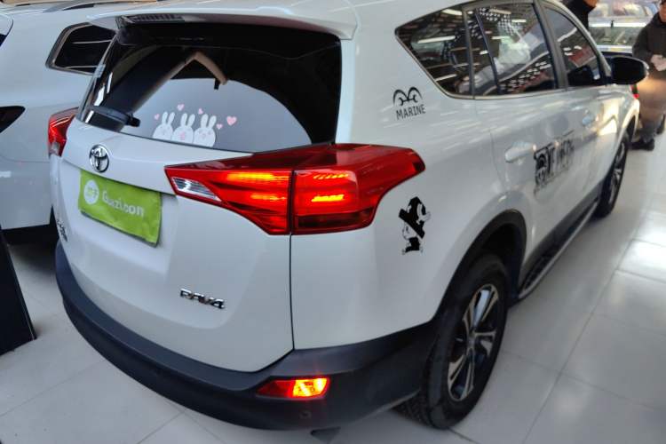 Used Toyota RAV4 2015 2.0L CVT Two-Wheel Drive Fashion Edition
