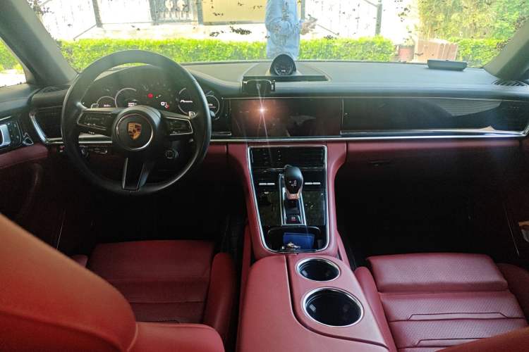 Used Porsche Panamera 2022 Panamera Executive Long Wheelbase Platinum Edition 2.9T Center Console