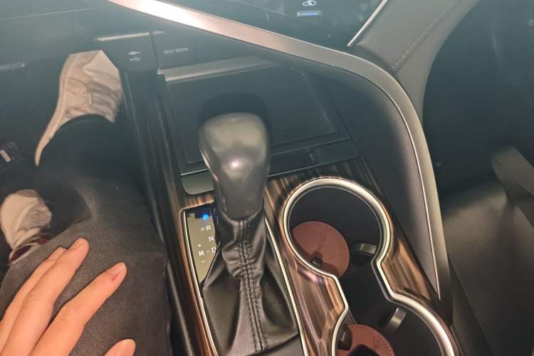 Used Toyota Camry 2019 Revised Version 2.0G Luxury Edition Gear Lever