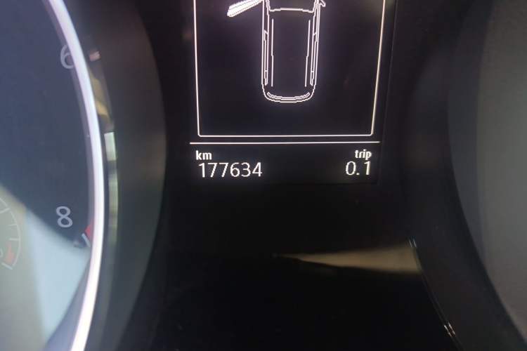 Used Volkswagen Touran 2016 Volkswagen Touran L 280TSI DSG Comfort Edition Odometer Close Up