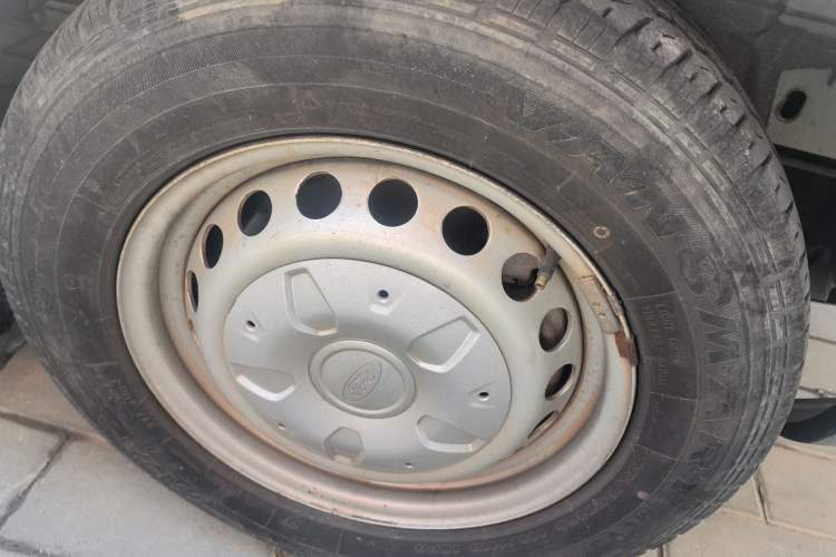 Used Ford Transit  Right Front Wheel Hub