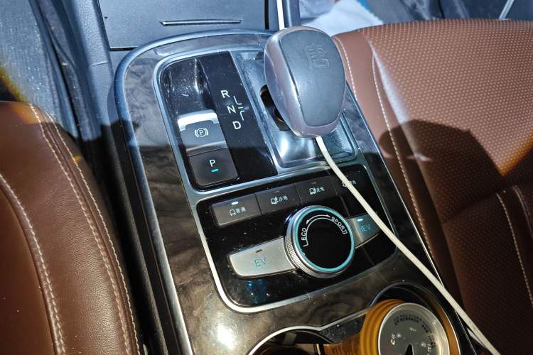 Used BYD Tang New Energy 2015 2.0T Four-Wheel-Drive Flagship Model
