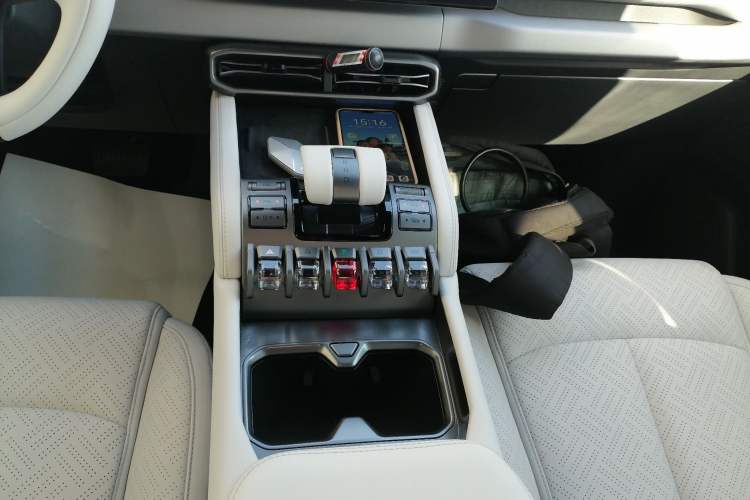 Used Formula Leopard Titanium 3 2025 501 km Four-Wheel Drive Drone Edition Gear Lever