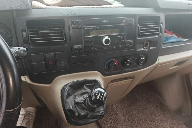 Used Ford Transit Custom 2009 2.4T Diesel Luxury Short Wheelbase Mid-Roof Emission Standard III
