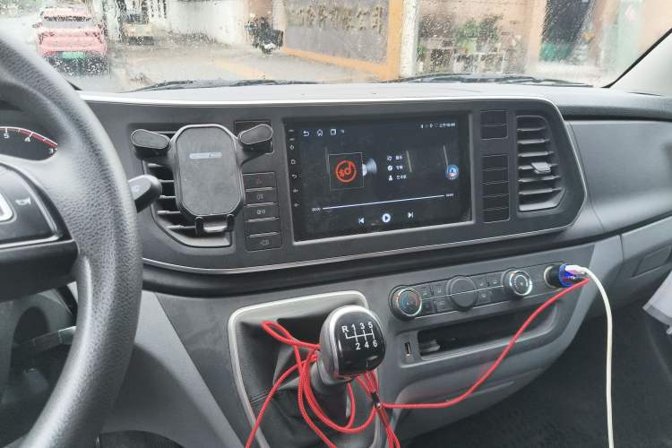 Used SAIC MAXUS Xintu V80 2025 PRO Aoyuntong 2.0T Manual Long Wheelbase Mid-Height 6/7/8/9-Seater Audio And AC Panel