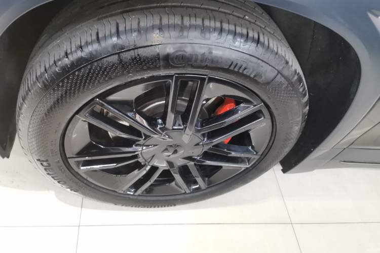 Used Nio EC6 2020 605 km Sport Edition Left Front Wheel Hub