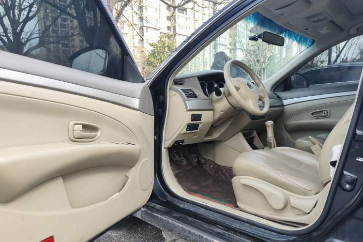 Used Nissan Sylphy 2012 Classic 1.6XL Manual Luxury Edition Driver Seat