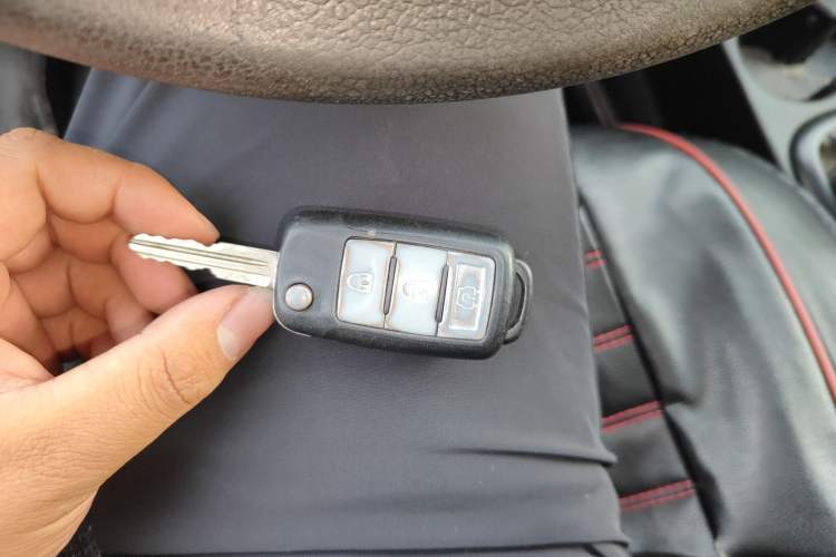 Used Dongfeng Fengon 330 2014 1.5L Manual Utility Version DK15
