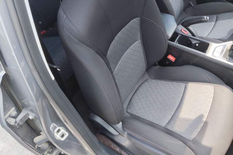 Used Roewe i5 2023 1.5L Manual Comfort Edition