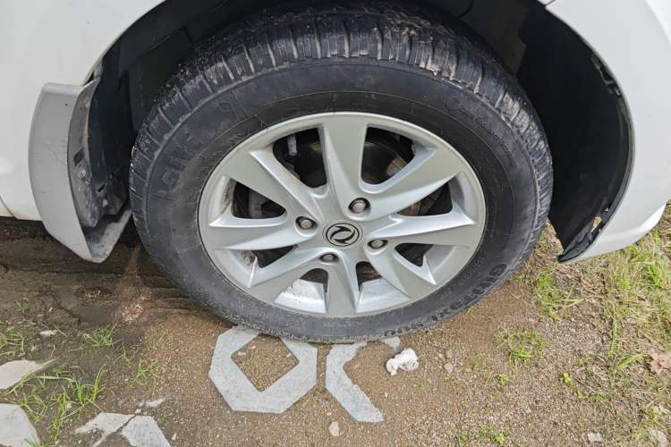 Used Dongfeng Fengon 330 2019 1.5L 330S Manual Comfort Version China VI Standard Right Front Wheel Hub