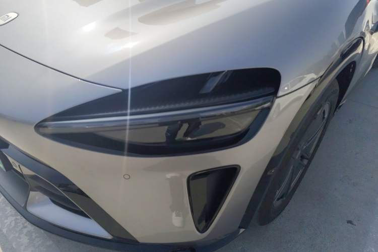 Used Xiaomi Auto YU7 2025 Ultra-Long Range Rear-Wheel Drive Version Left Front Headlight