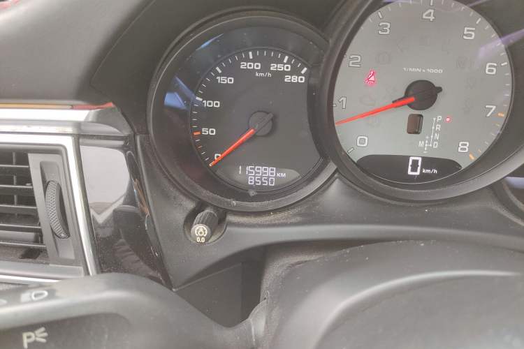 Used Porsche Macan 2014 Macan S 3.0T Odometer Close Up