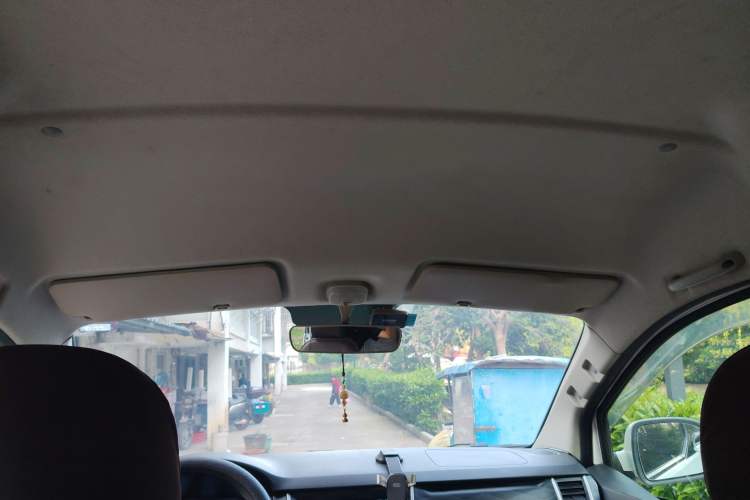 Used Jinbei Gold Hiace 2023 1.5L Passenger Vehicle Engineering Lion 5/6/7 Seater Headliner