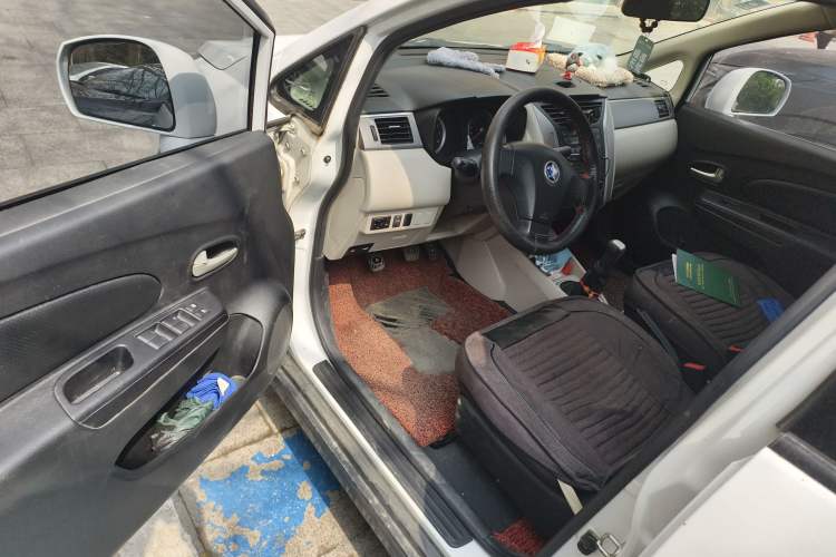 Used Venucia R50 2015 1.6L Manual Fashion Edition Driver Seat