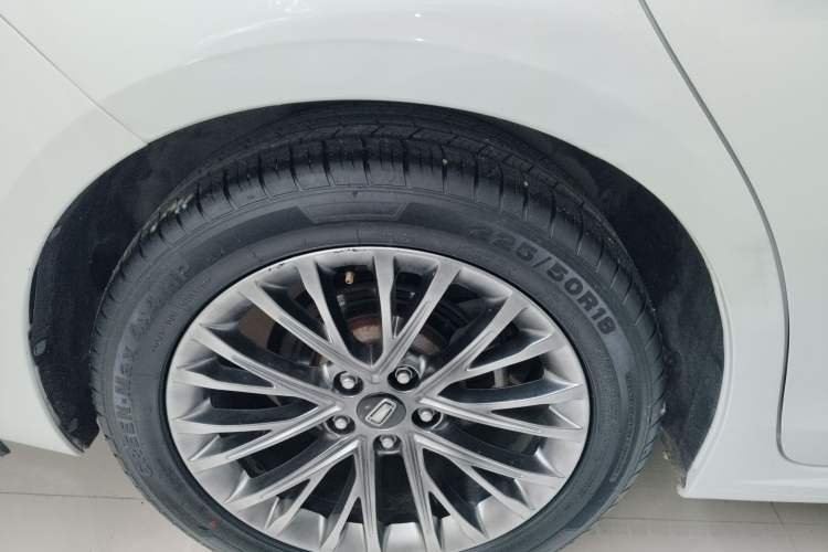 Used Bestune B70 2022 Third Generation 1.5T Automatic Enjoyment Version Right Rear Wheel Hub