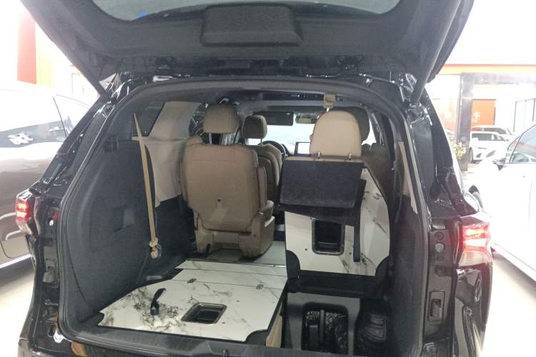 Used Toyota Granvia 2023 2.5L Hybrid Prestige PLUS Edition
