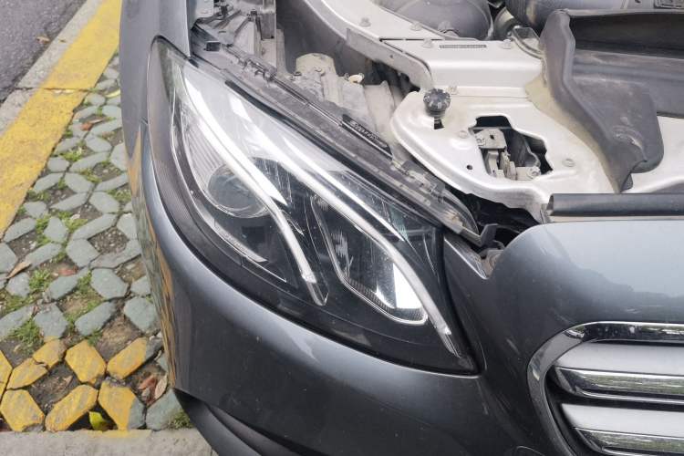 Used Mercedes-Benz E-Class 2016 E 300 L Sporty and Stylish Model
