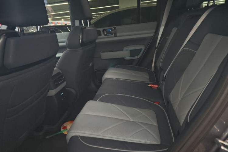 Used Formula Leopard 5 2023 Explore Edition
