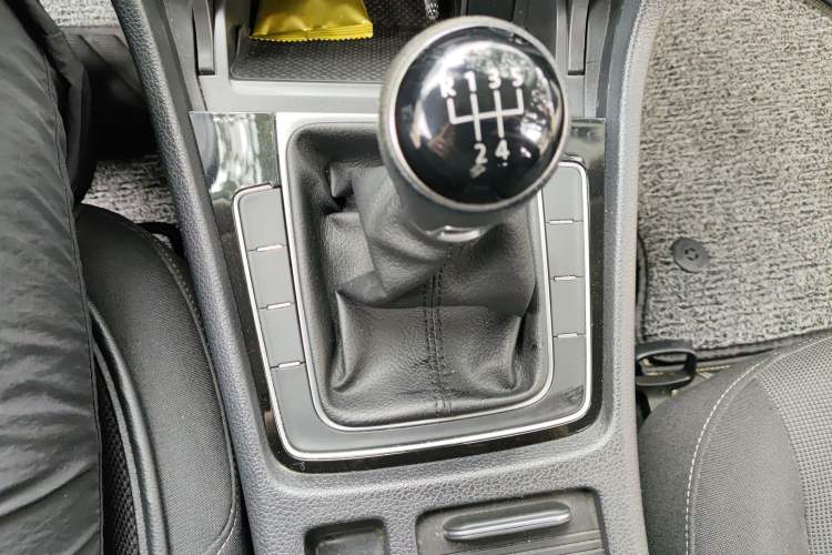 Used Volkswagen Golf 2018 1.6L Manual Fashion Edition
