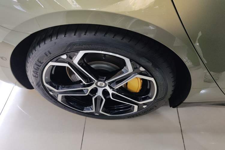 Used Xiaomi Auto SU7 2024 Four-Wheel Drive Ultra-Long Range Advanced Intelligent Driving Max Edition