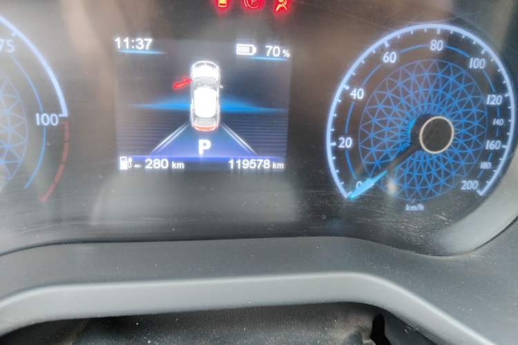 Used Hongqi E-QM5 2023 Base Travel Edition