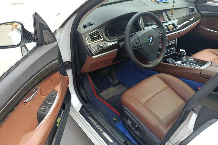 Used BMW 5 Series GT 2017 528i Leading Model
