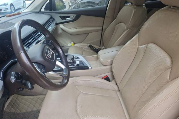 Used Audi Q7  Left Front Seat