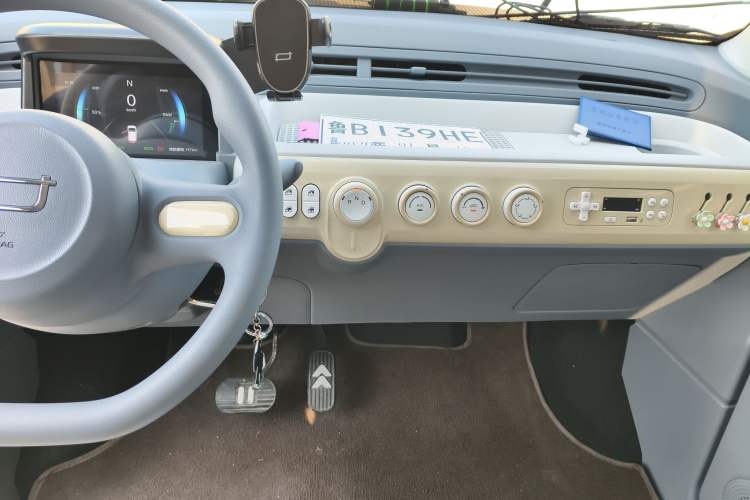 Used Bestune Pony 2025 222km Range Agile Horse Audio And AC Panel