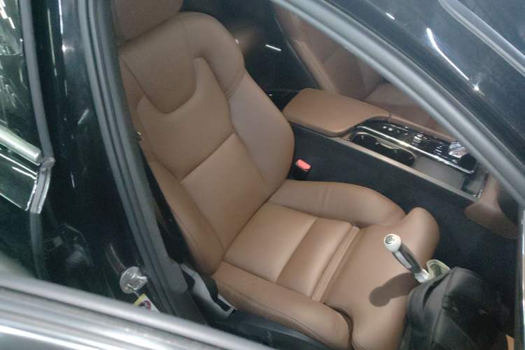 Used Volvo S90 2025 B5 Zhiyuan Luxury Edition
