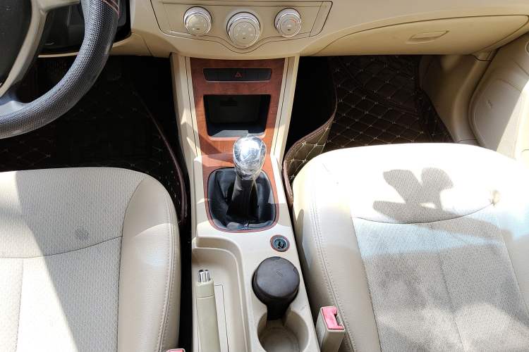 Used Roewe 350 2014 1.5L Manual Swift Edition