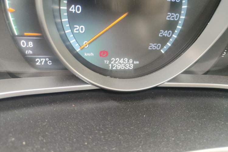 Used Volvo V40 2015 1.6T Zhiya Edition Odometer Close Up