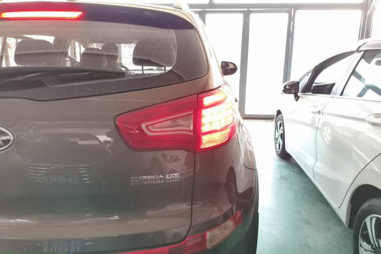 Used Kia Sportage R 2014 2.0L Manual Two-Wheel Drive GL Trim
