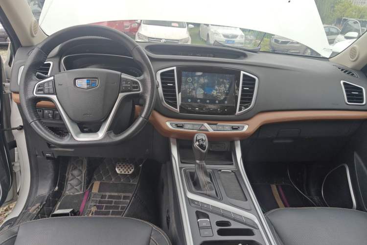 Used Geely Auto Vision X6 2018 1.4T CVT 4G Connected Luxury Version Center Console