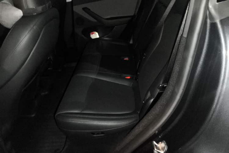 Used Tesla Model Y 2025 Rear-Wheel-Drive Version