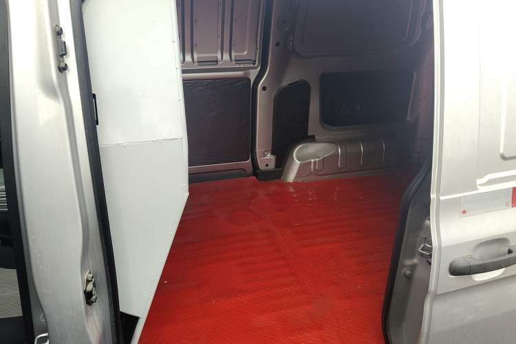 Used Wuling Hongguang V 2022 1.5L Jingqu Edition Enclosed-Window Vehicle with Hydraulic Power Steering LAR