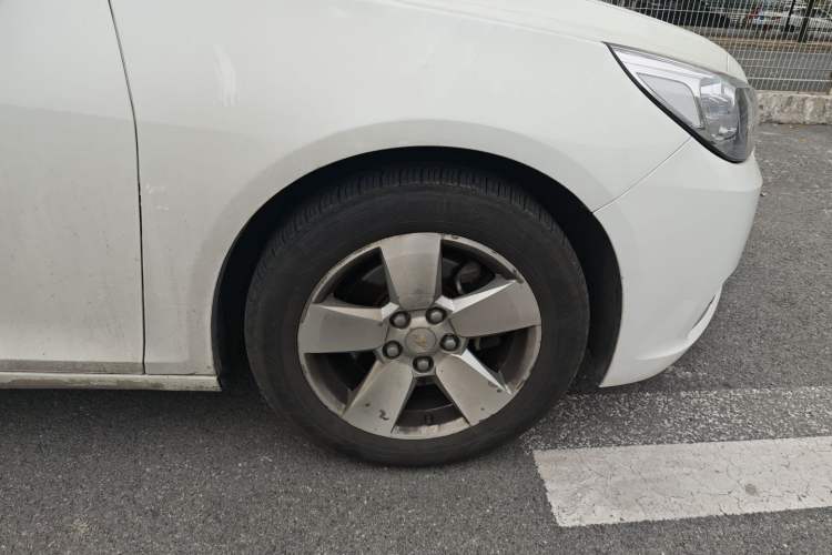 Used Chevrolet Malibu 2013 1.6T Automatic Comfort Edition Right Front Wheel Hub