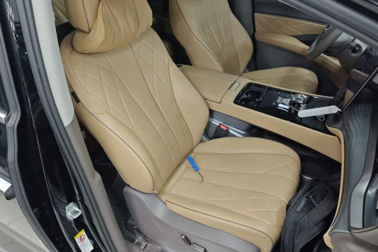 Used Denza D9 2022 DM-i 970 Four-Wheel Drive Prestige Model