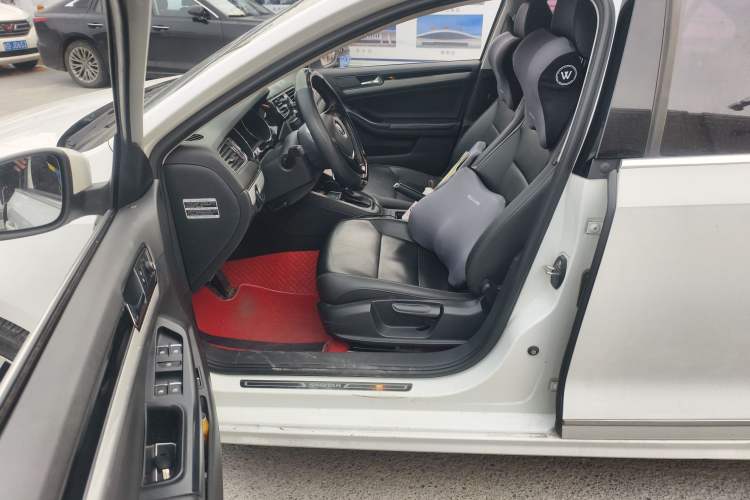 Used Volkswagen Sagitar 2017 230TSI Automatic Comfort Version
