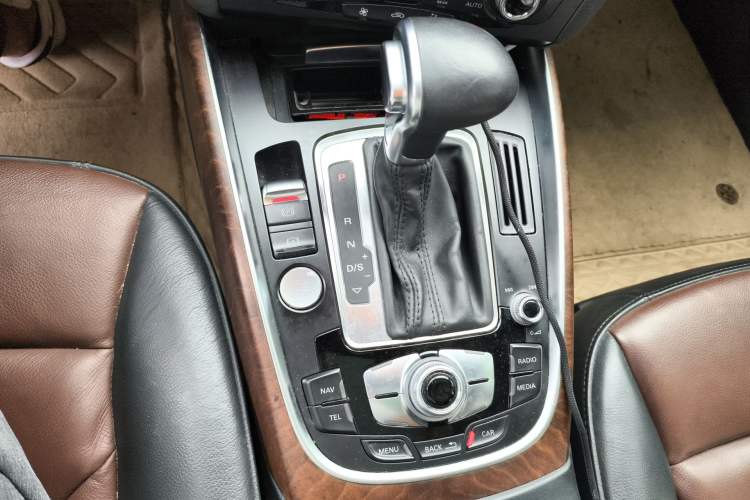 Used Audi Q5 2016 40 TFSI Comfort Model Gear Lever