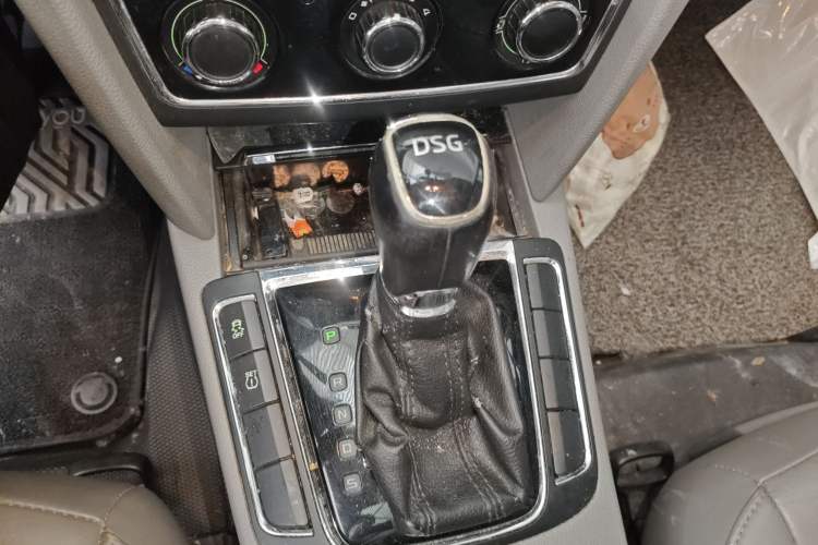 Used Skoda Superb 2013 1.4 TSI DSG Prestige Edition Gear Lever