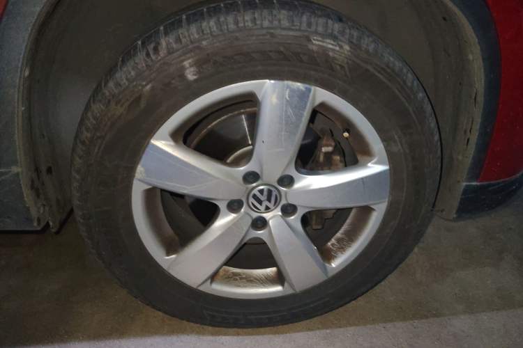 Used Volkswagen Tiguan 2012 1.8TSI Automatic All-Wheel Drive Elite Edition Right Front Wheel Hub