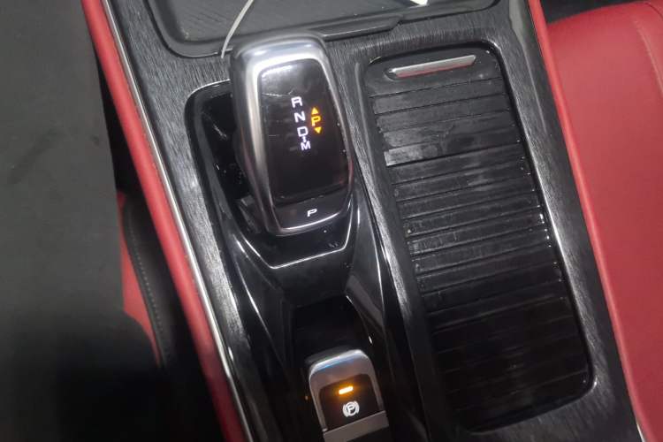 Used Dongfeng Aeolus Yixuan MAX 2021 1.5T Ultra-Stylish Trendsetter Edition Gear Lever