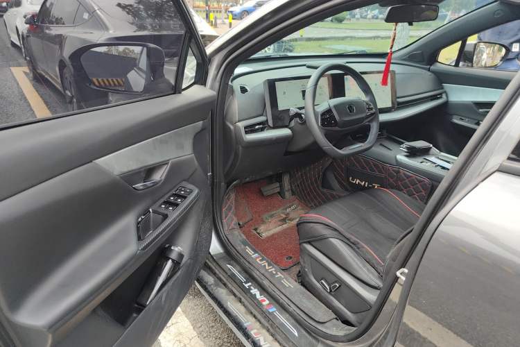 Used CHANGAN UNI-T 2023 Second-Generation 1.5T Prestige Model Interior 3