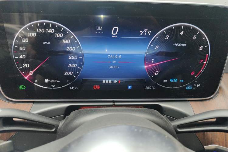 Used Mercedes-Benz C-Class 2022 Facelift C 260 L Odometer Close Up