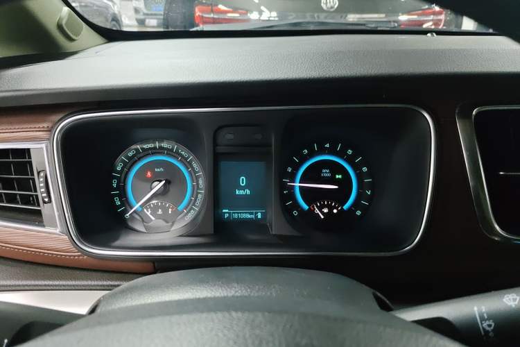 Used Buick GL8 2015 2.4L Luxury Business Premium Edition