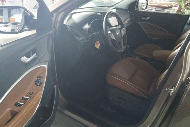 Used Hyundai Santa Fe 2017 2.0T Automatic Two-Wheel Drive Smart Version 7 Seats
