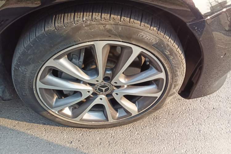 Used Mercedes-Benz E-Class 2019 Restyled E 300 L Luxury Edition Right Front Wheel Hub