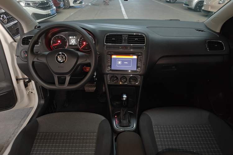 Used Volkswagen Polo 2014 1.6L Automatic Comfort Edition
