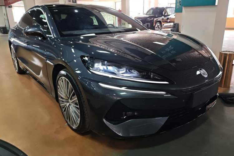 Used Denza Z9 2024 1100 km All-Wheel-Drive Ultra Version